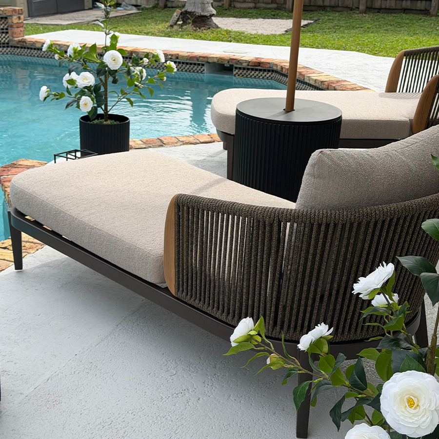 PURPLE LEAF Hailar Olefin Patio Chaise Lounge Chair , Upholstered Pool Aluminium Lounge Chairs for Outdoor with Teak Armres for Deck, Pool, Lawn, Garden, Courtyard, Porch