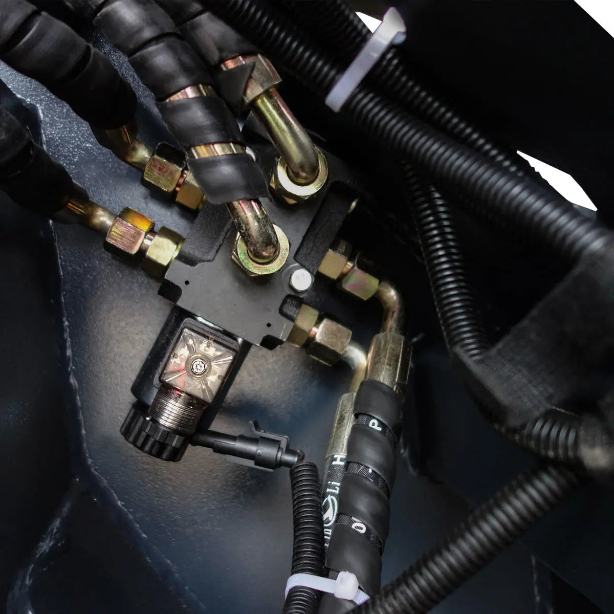 50" Skid Steer Rotary Log Grapple, 360° Rotation, 12V Solenoid Control Valve, 4500 LB Capacity, TMG-SLG49(Discontinued – No Longer Available)