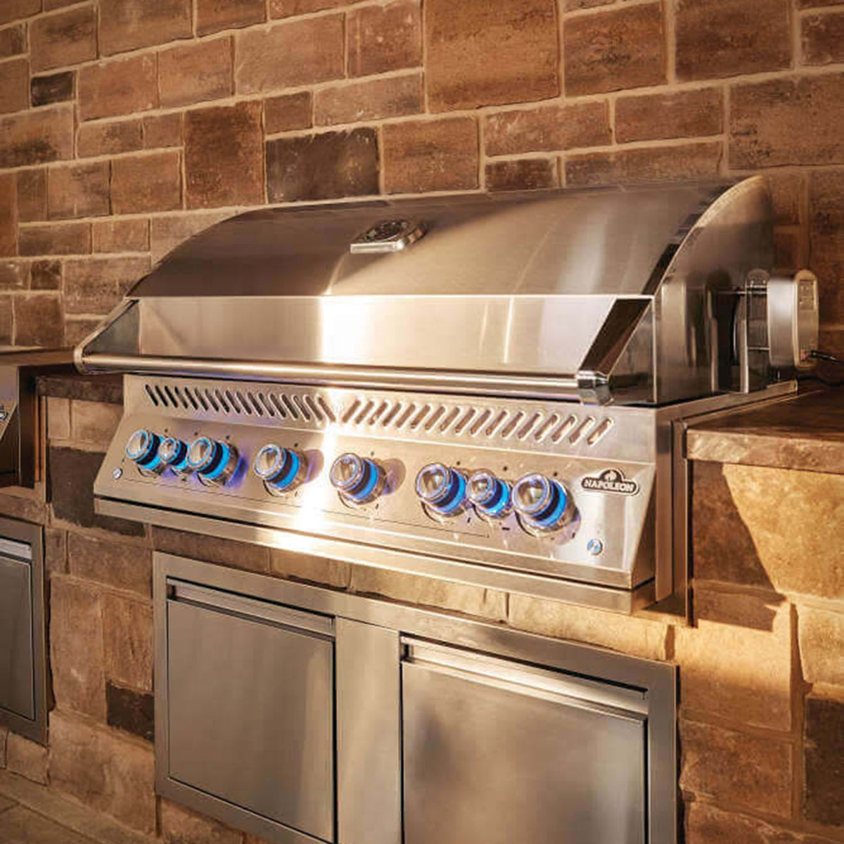 Napoleon Built-In 700 Series 44-inch Gas BBQ Grill with Rear Infrared Burner BIG44RB-1