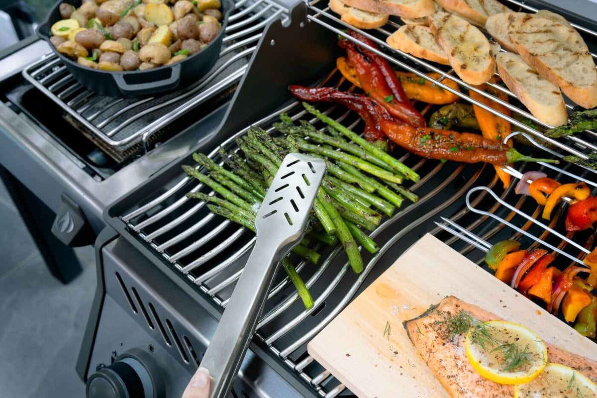 Napoleon Rogue PRO 525 SIB w/ Infrared Side Burner (Stainless) 5-Burner