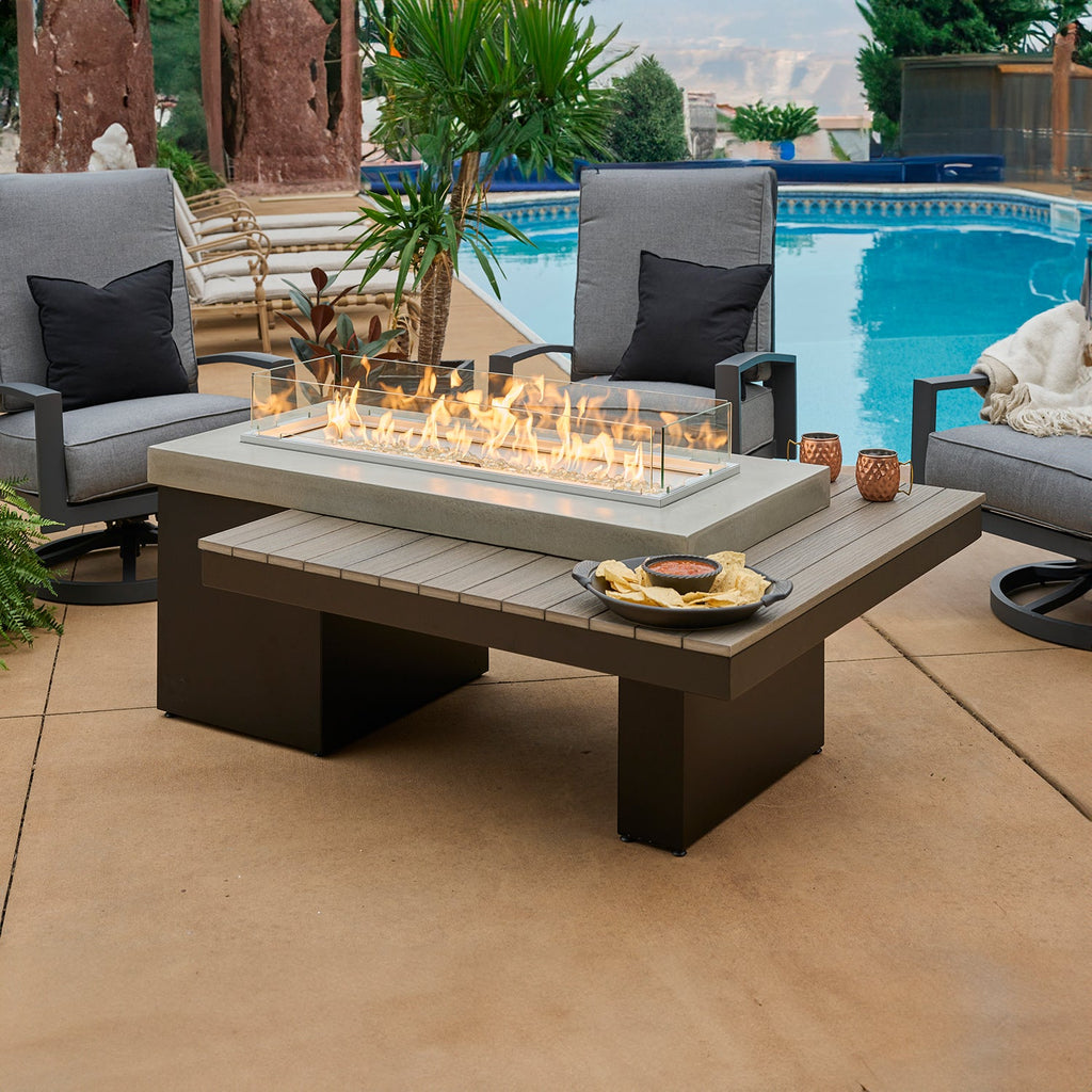 Uptown Coastal Grey – Table brasero linéaire à gaz avec pare-feu en verre – UPT-1242-CGR/GG-1242