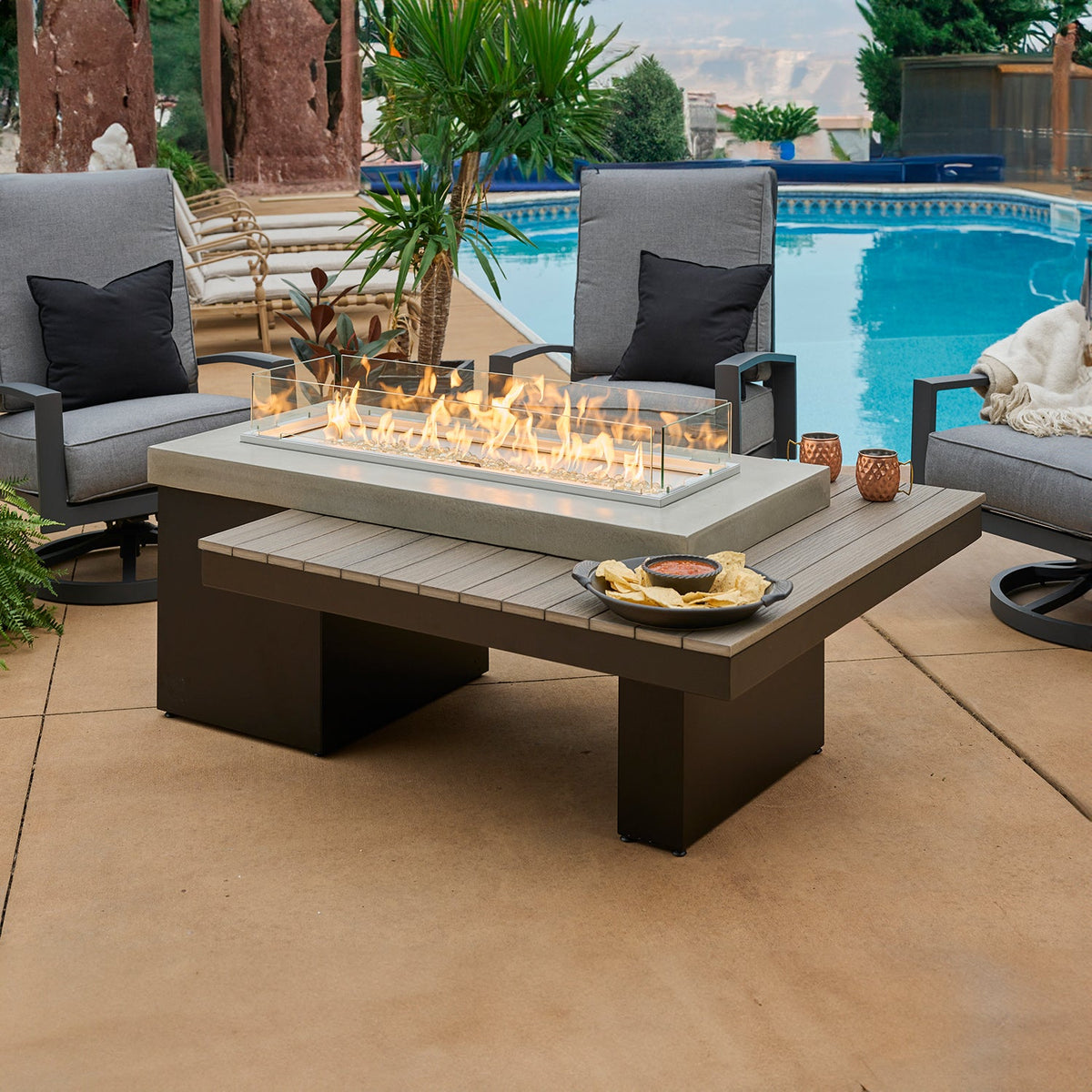 Uptown Coastal Grey – Table brasero linéaire à gaz avec pare-feu en verre – UPT-1242-CGR/GG-1242