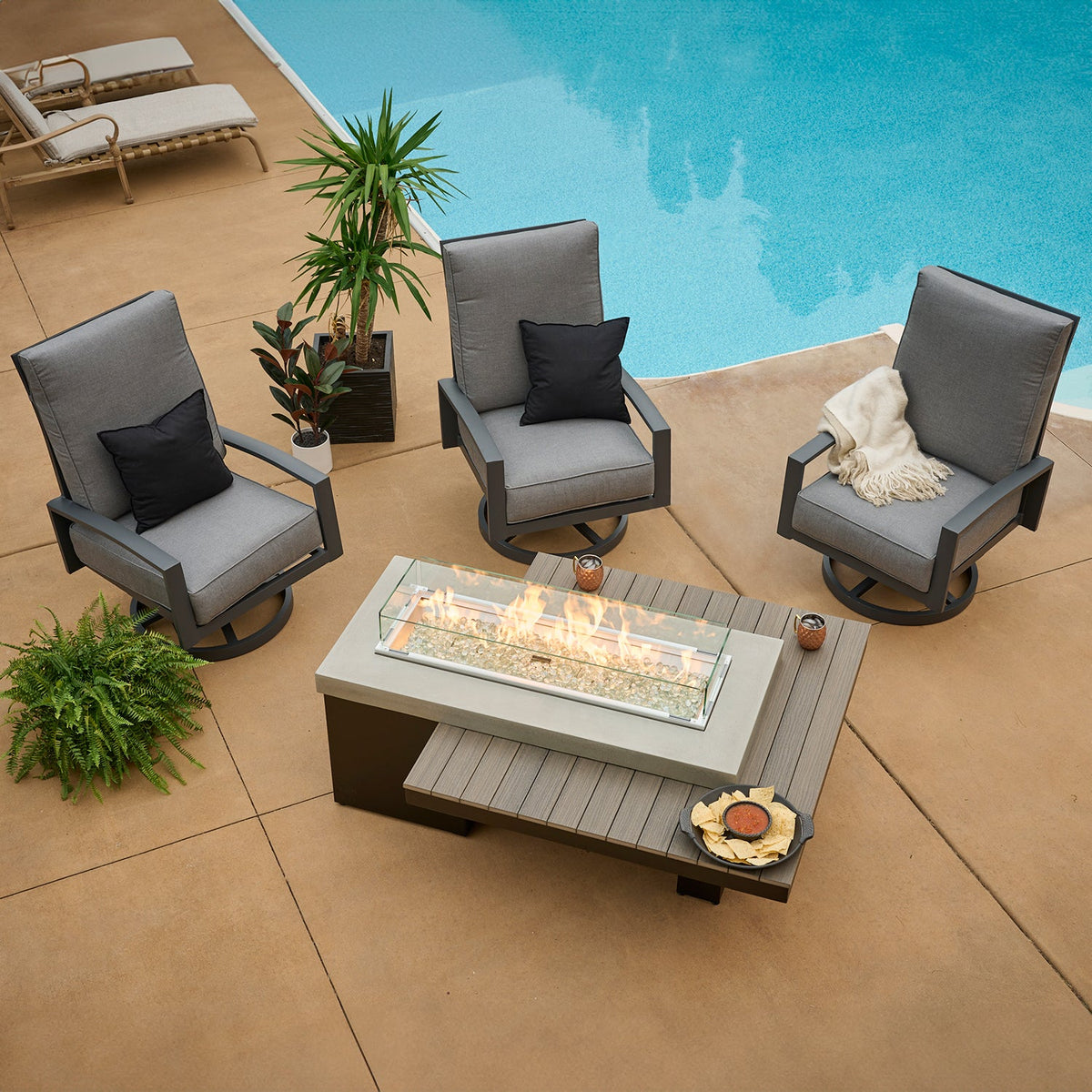 Uptown Coastal Grey – Table brasero linéaire à gaz avec pare-feu en verre – UPT-1242-CGR/GG-1242
